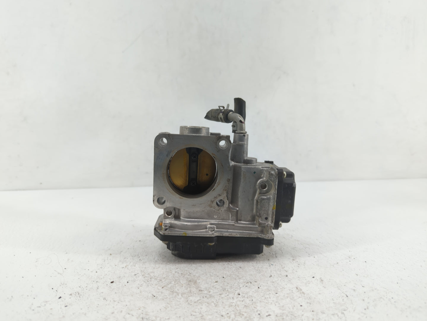 2017-2018 Honda Cr-V Throttle Body P/N:GMG9A Fits Fits 2016 2017 2018 2019 OEM Used Auto Parts - Oemusedautoparts1.com