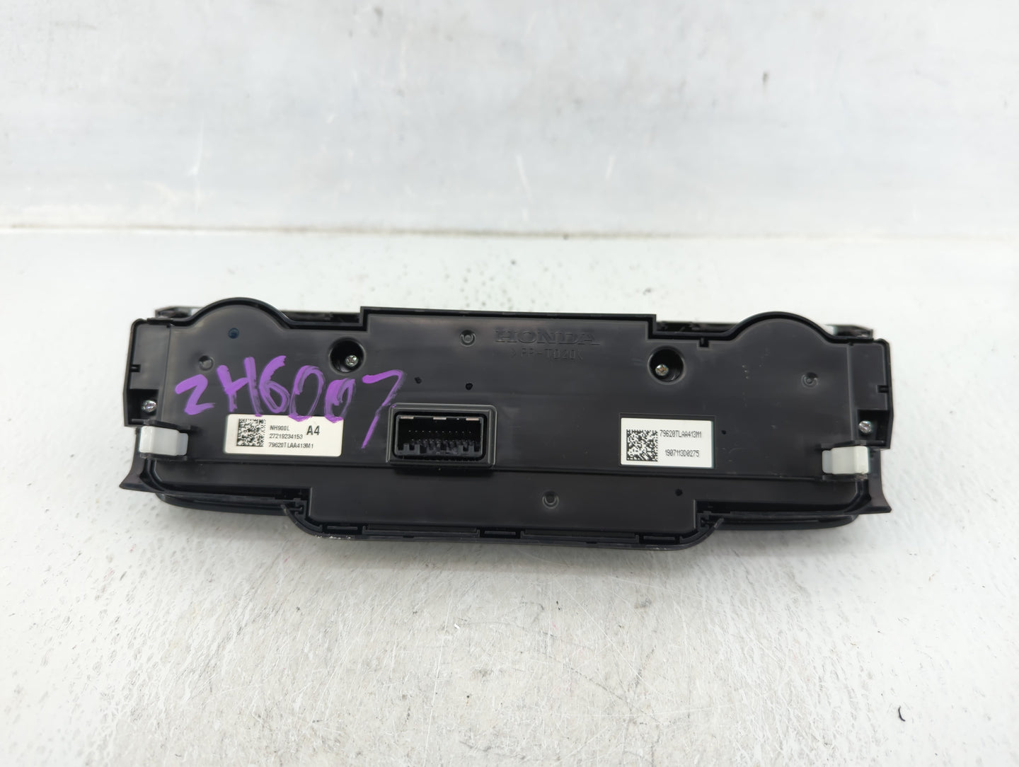 2019 Honda Cr-V Climate Control Module Temperature AC/Heater Replacement P/N:27219234153 NH900L Fits OEM Used Auto Parts - O