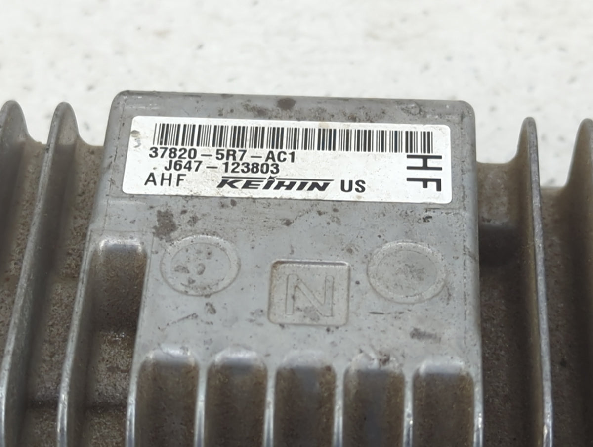 2018-2019 Honda Fit PCM Engine Control Computer ECU ECM PCU OEM P/N:37820-5R7-AC1 J647-123803 Fits 2018 2019 OEM Used Auto P
