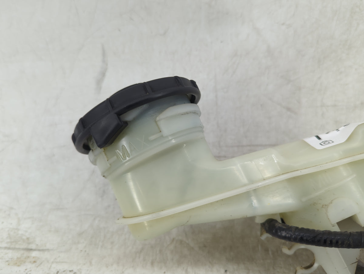 2015-2019 Honda Fit Brake Master Cylinder - Oemusedautoparts1.com