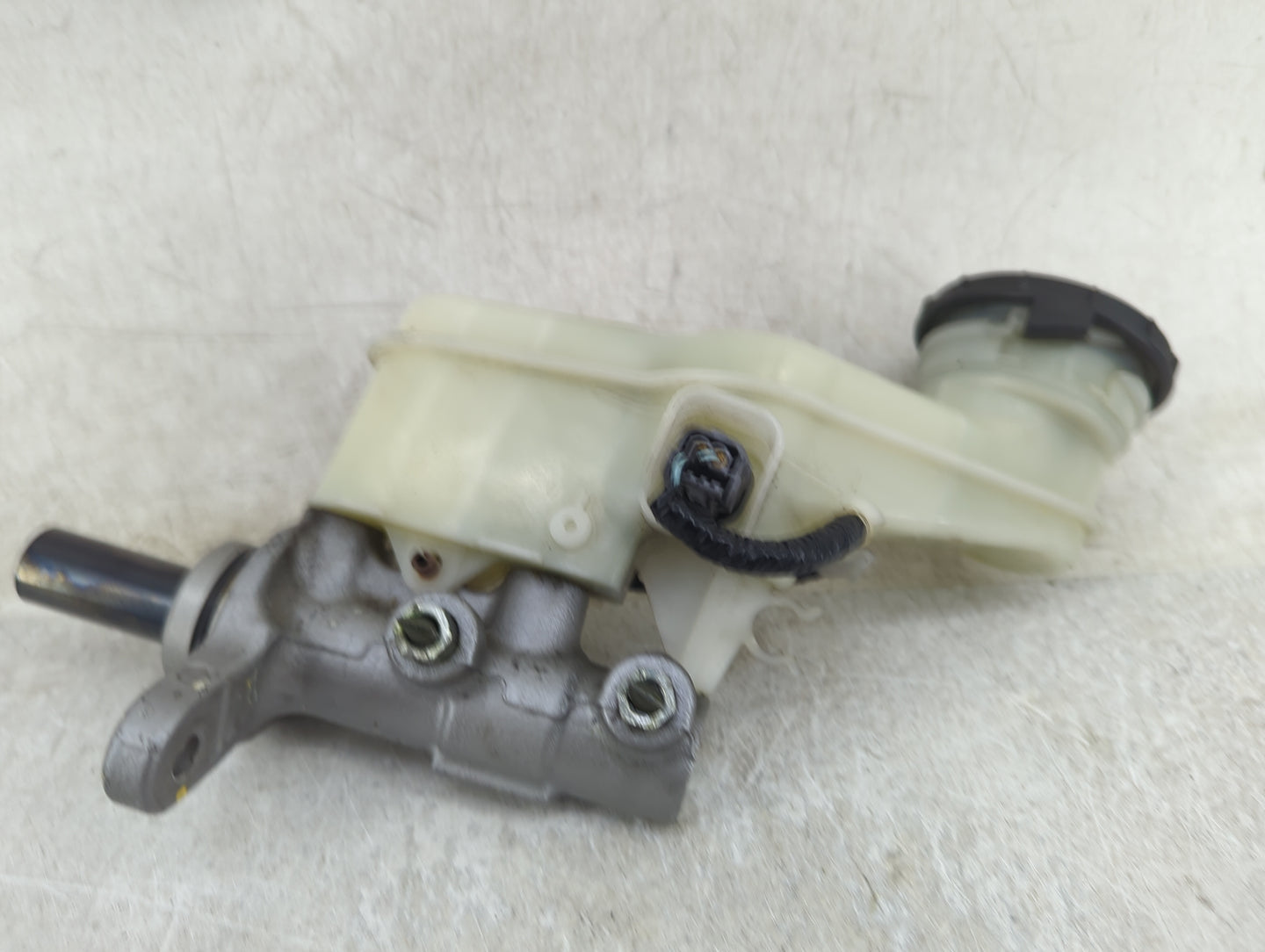 2015-2019 Honda Fit Brake Master Cylinder - Oemusedautoparts1.com