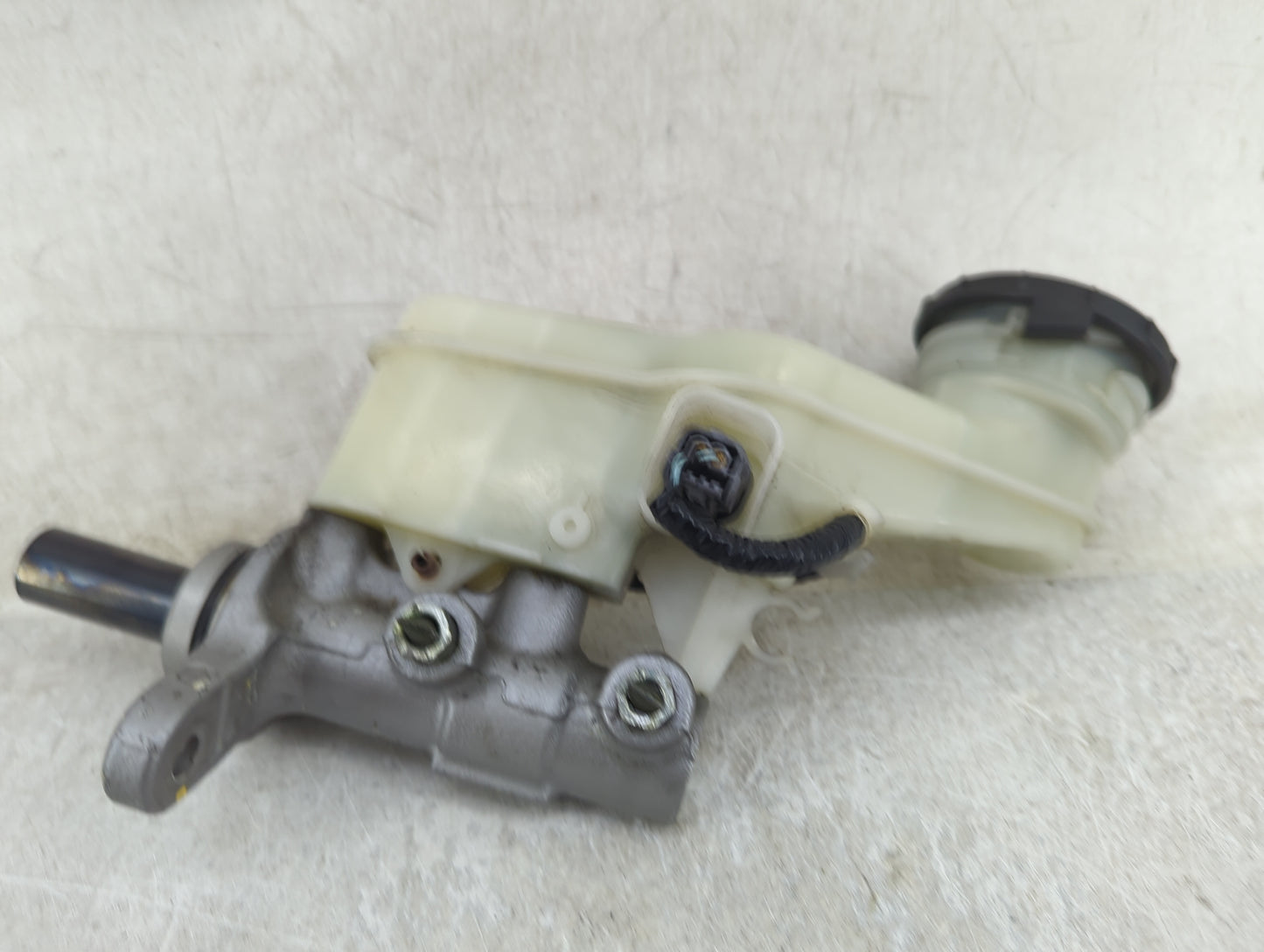 2015-2019 Honda Fit Brake Master Cylinder - Oemusedautoparts1.com