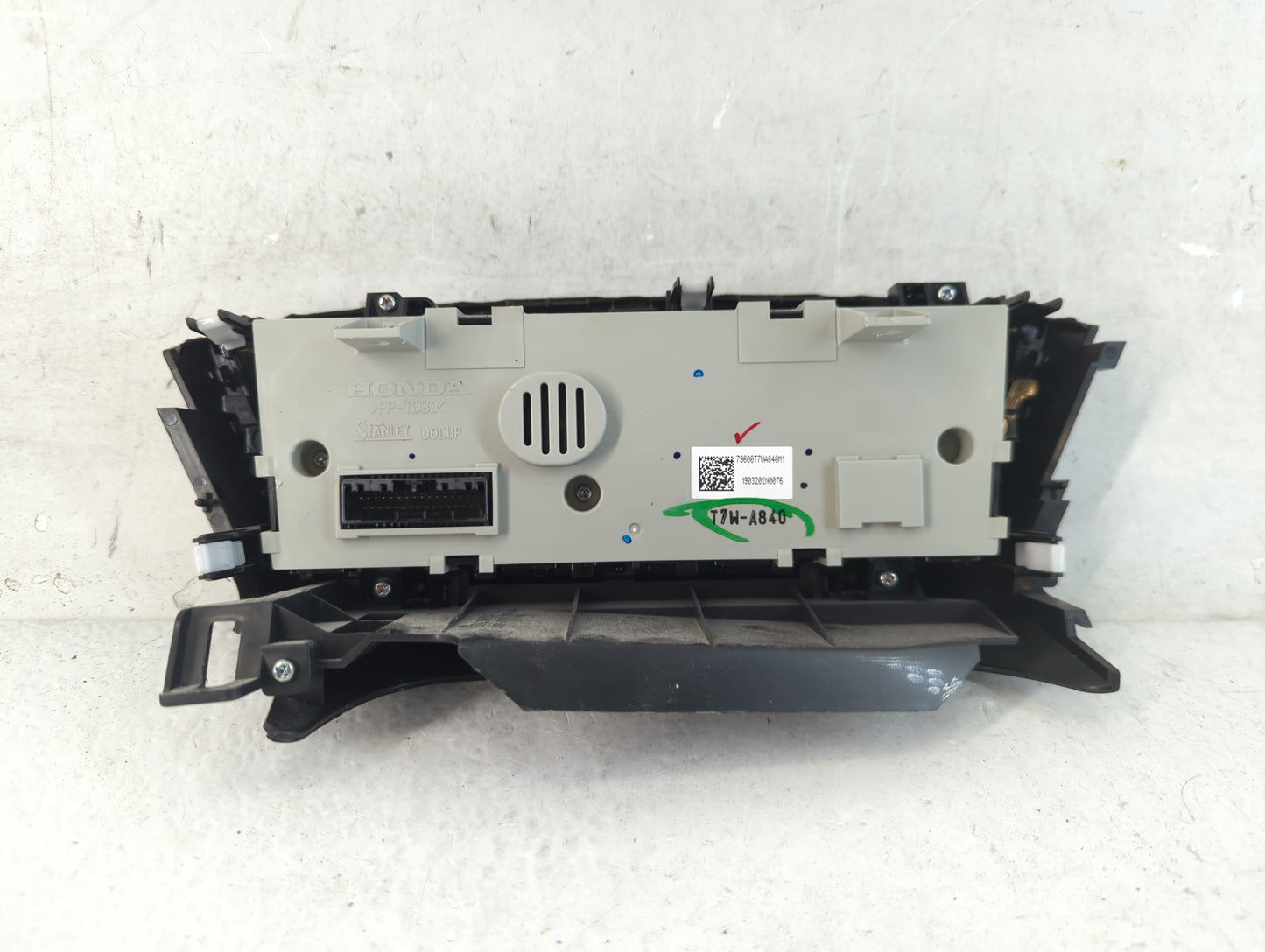 2016-2022 Honda Hr-V Climate Control Module Temperature AC/Heater Replacement P/N:T7W-A840 79600T7WA840M1 Fits OEM Used Auto