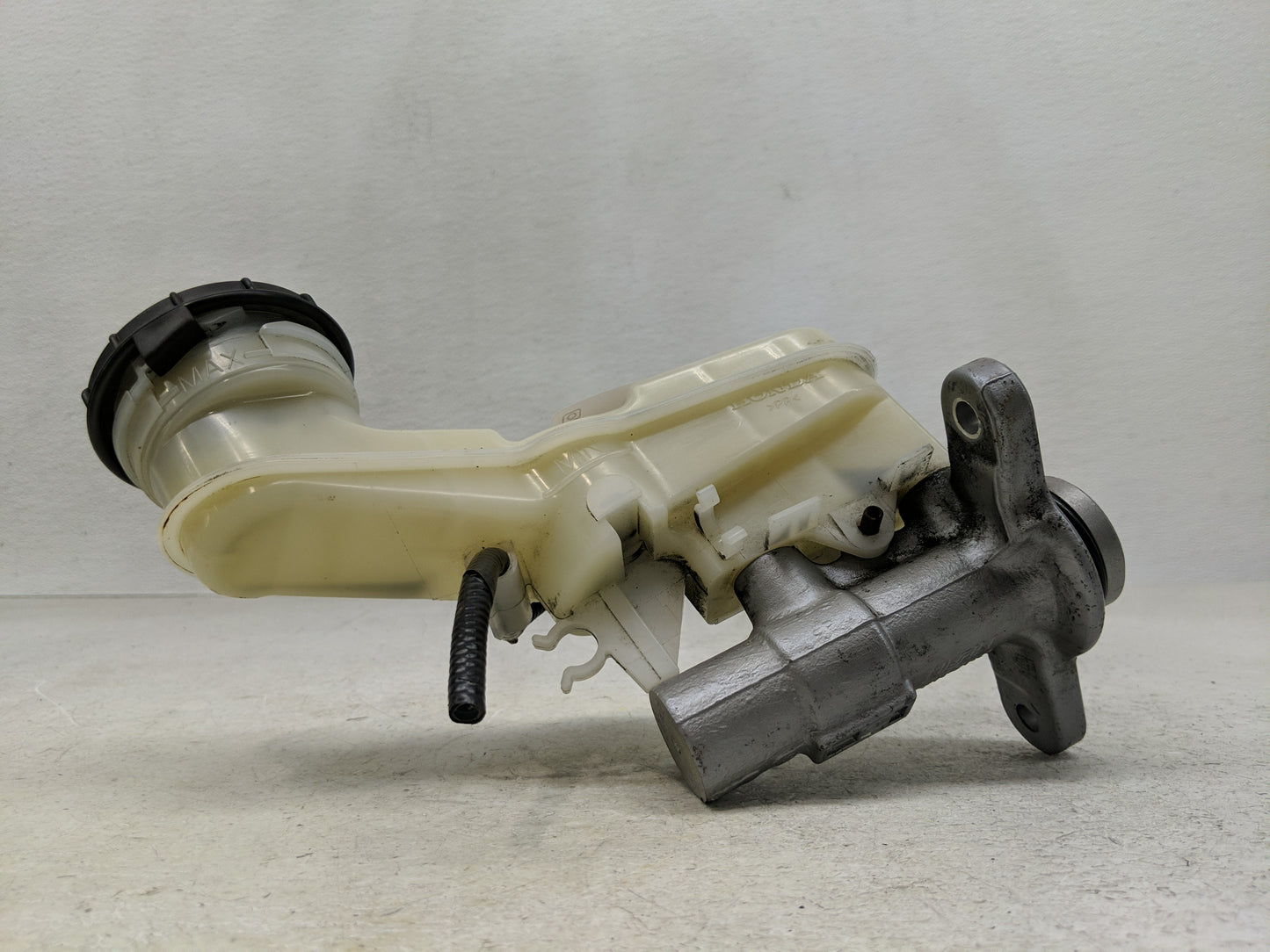 2016-2022 Honda Hr-v Brake Master Cylinder 1300389 - Oemusedautoparts1.com