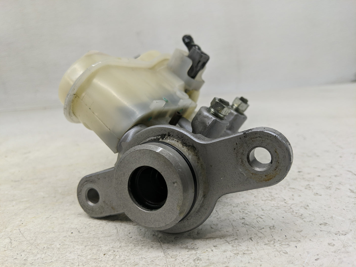 2016-2022 Honda Hr-v Brake Master Cylinder 1300389 - Oemusedautoparts1.com