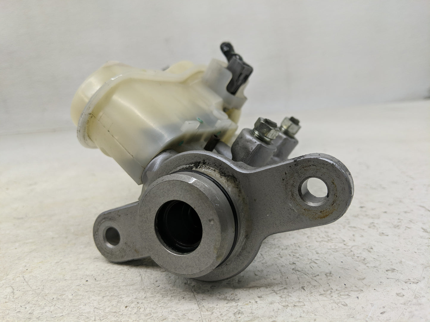 2016-2022 Honda Hr-v Brake Master Cylinder 1300389 - Oemusedautoparts1.com