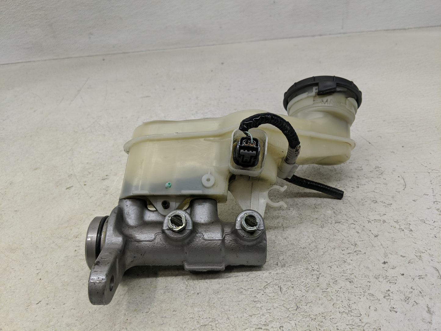 2016-2022 Honda Hr-v Brake Master Cylinder 1300389 - Oemusedautoparts1.com