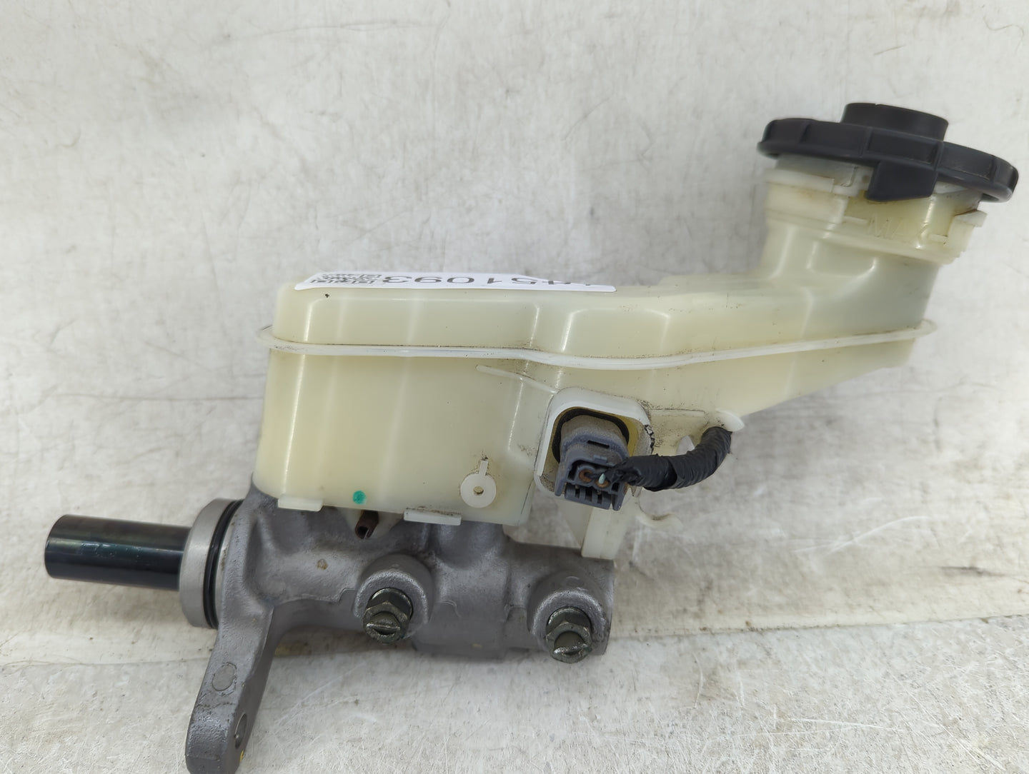 2016-2022 Honda Hr-v Brake Master Cylinder 1451093 - Oemusedautoparts1.com