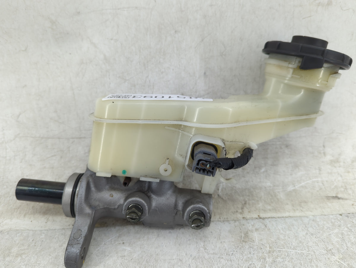 2016-2022 Honda Hr-v Brake Master Cylinder 1451093 - Oemusedautoparts1.com
