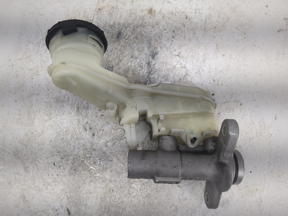 2016-2022 Honda Hr-v Brake Master Cylinder 1497023 - Oemusedautoparts1.com