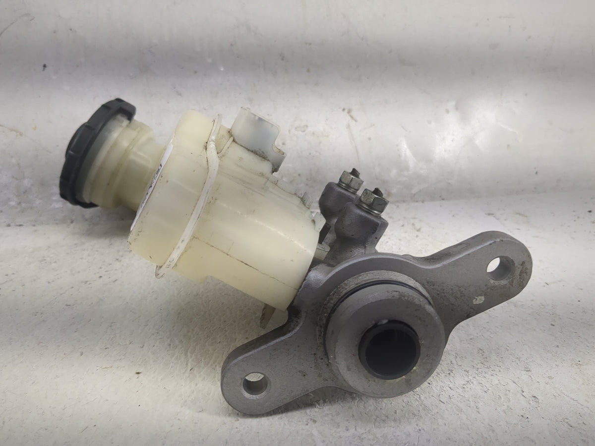 2016-2022 Honda Hr-v Brake Master Cylinder 1498094 - Oemusedautoparts1.com