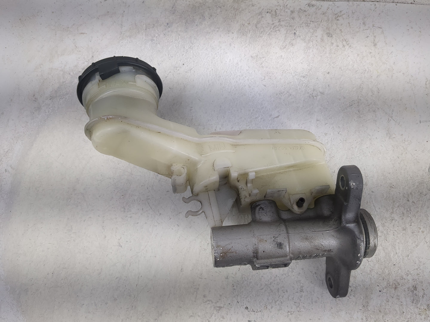 2016-2022 Honda Hr-v Brake Master Cylinder 1498094 - Oemusedautoparts1.com