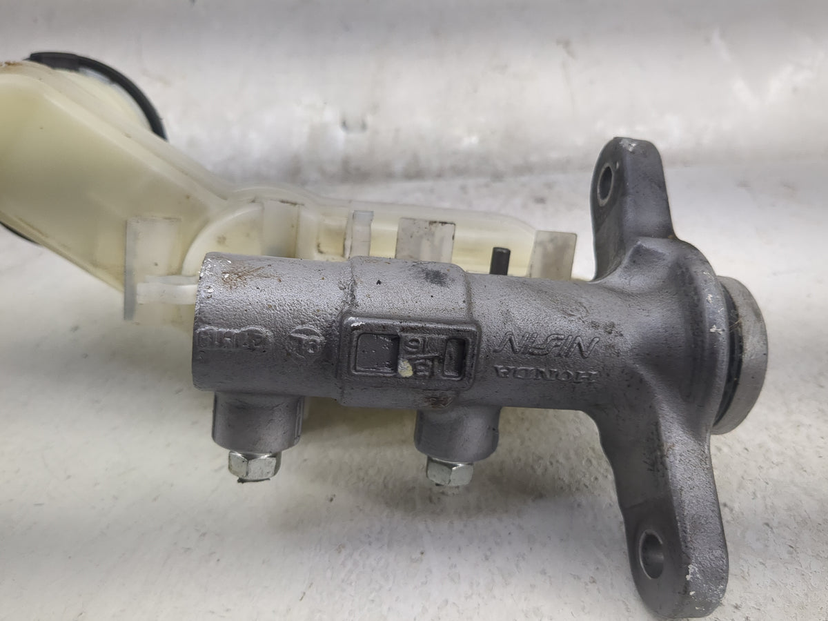 2016-2022 Honda Hr-v Brake Master Cylinder 1498094 - Oemusedautoparts1.com