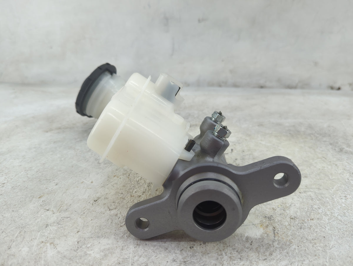 2016-2022 Honda Hr-v Brake Master Cylinder 1515750 - Oemusedautoparts1.com