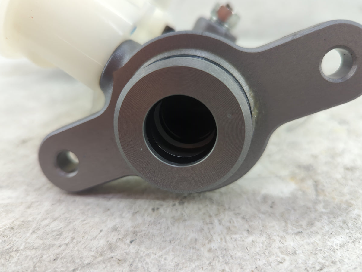 2016-2022 Honda Hr-v Brake Master Cylinder 1515750 - Oemusedautoparts1.com