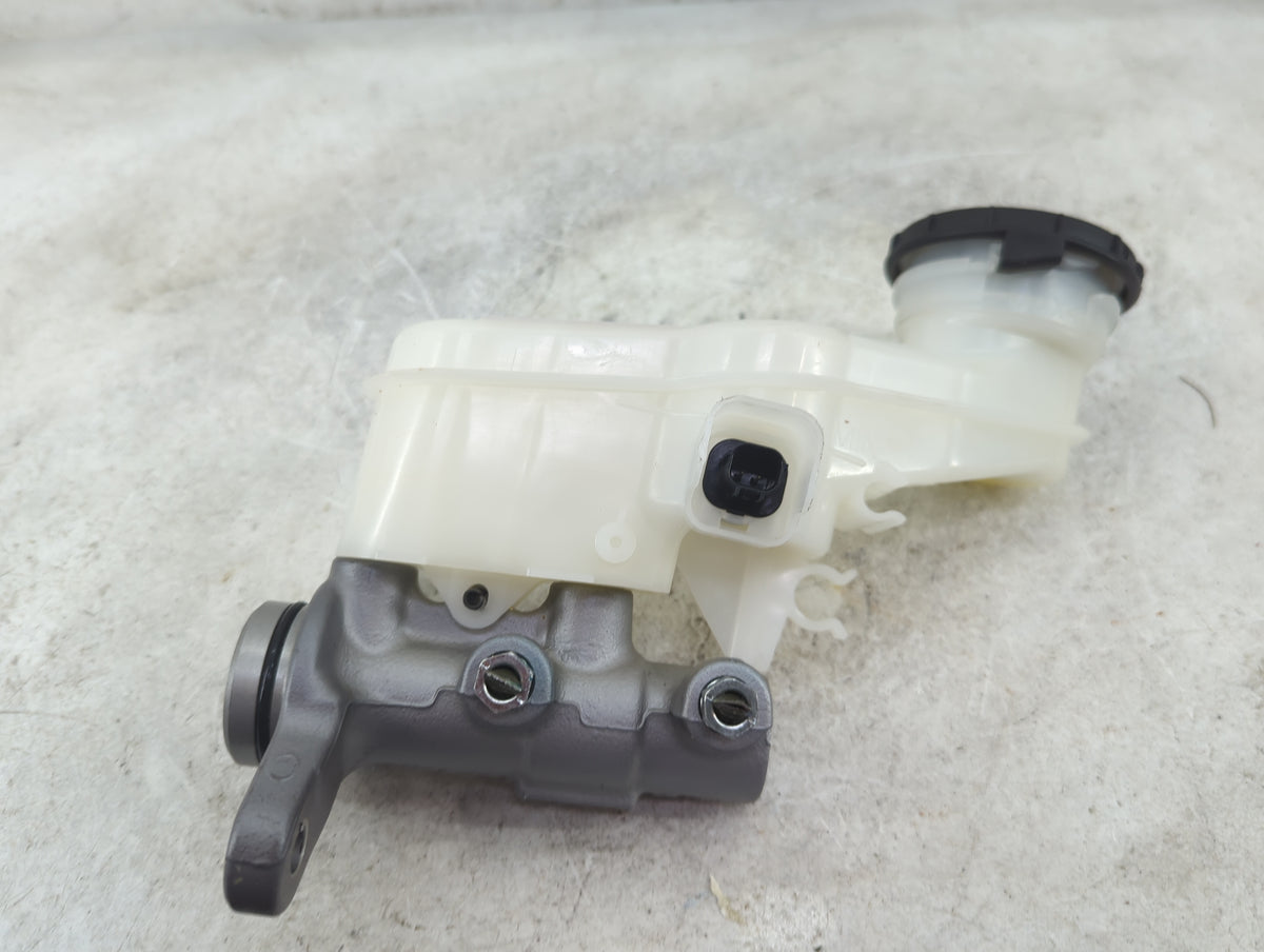 2016-2022 Honda Hr-v Brake Master Cylinder 1515750 - Oemusedautoparts1.com