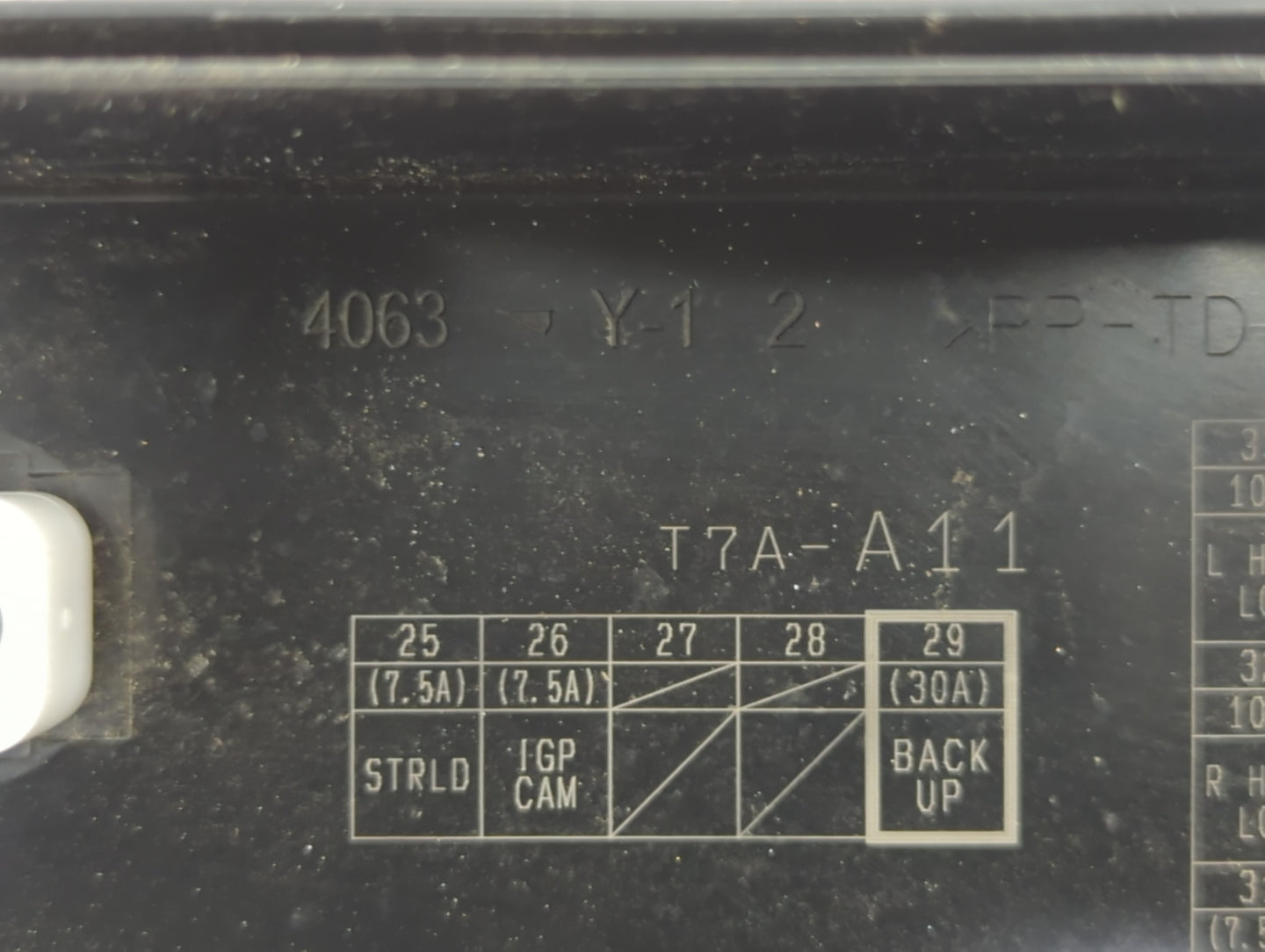 2019 Honda Hr-V Fusebox Fuse Box Panel Relay Module P/N:T7A-A11 4063 Y-1 2 Fits OEM Used Auto Parts - Oemusedautoparts1.com