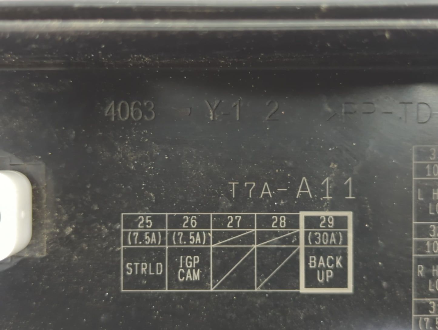 2019 Honda Hr-V Fusebox Fuse Box Panel Relay Module P/N:T7A-A11 4063 Y-1 2 Fits OEM Used Auto Parts - Oemusedautoparts1.com