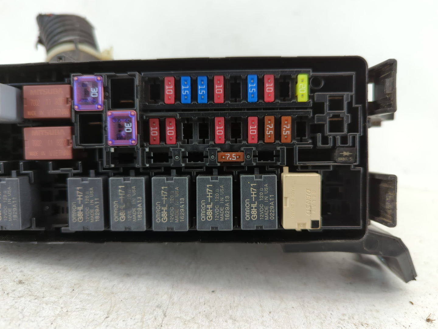 2019 Honda Hr-V Fusebox Fuse Box Panel Relay Module P/N:T7A-A11 4063 Y-1 2 Fits OEM Used Auto Parts - Oemusedautoparts1.com