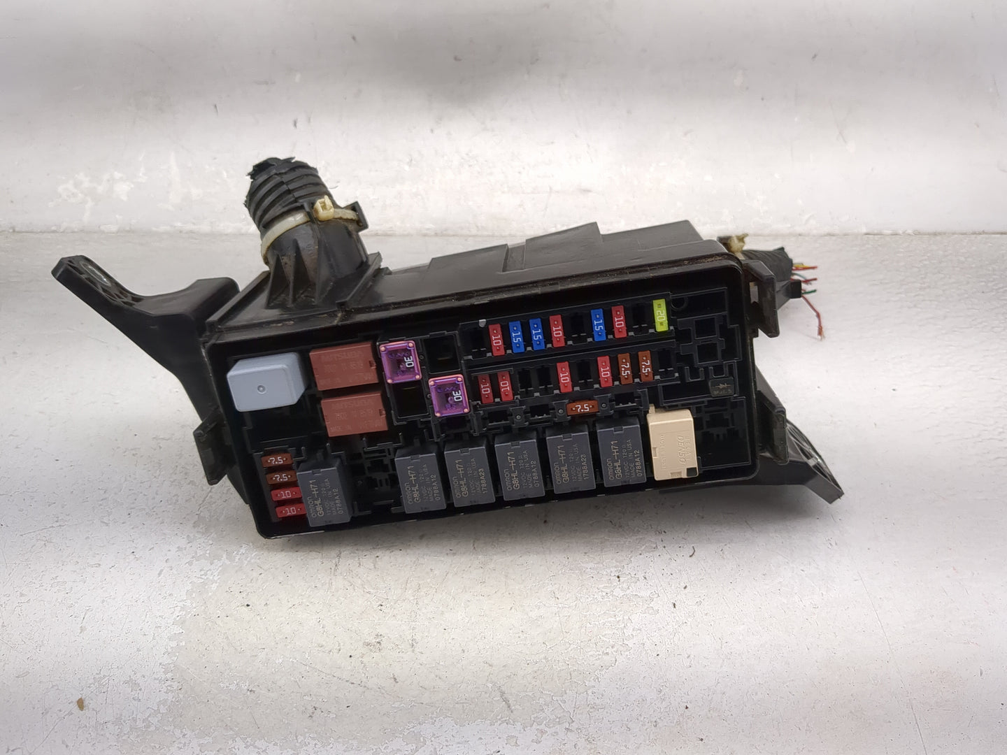 2019 Honda Hrv Fusebox Fuse Box Panel Relay Module P/N:T7A-A11 Fits OEM Used Auto Parts - Oemusedautoparts1.com