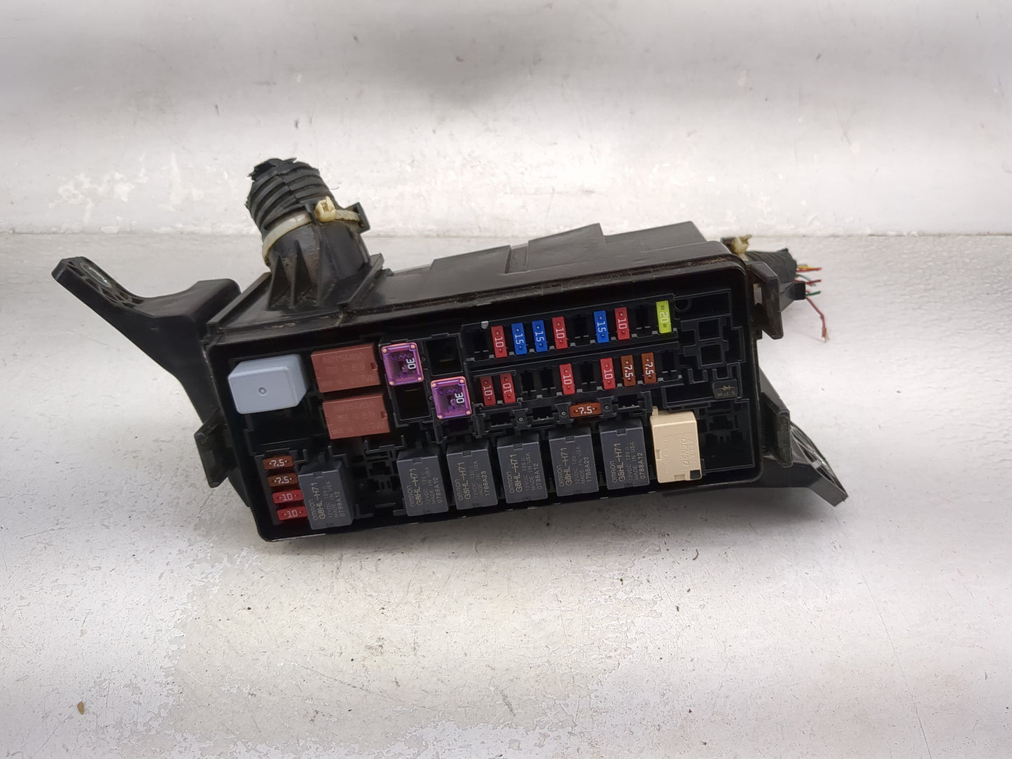 2019 Honda Hrv Fusebox Fuse Box Panel Relay Module P/N:T7A-A11 Fits OEM Used Auto Parts - Oemusedautoparts1.com