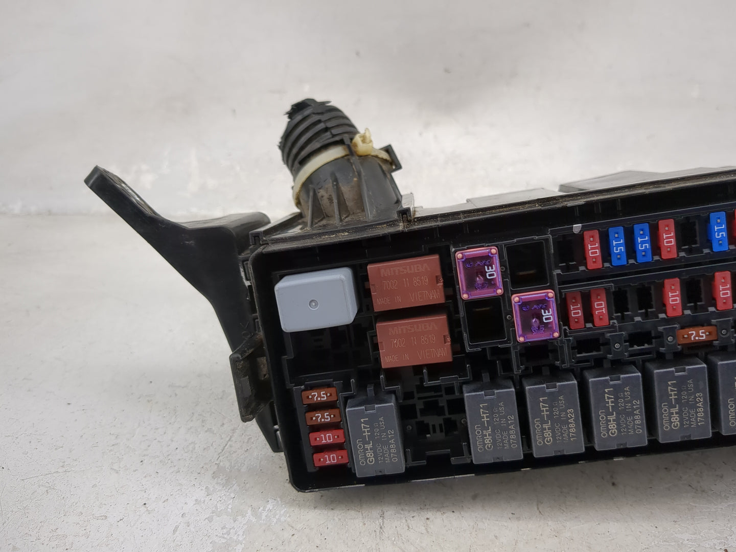 2019 Honda Hrv Fusebox Fuse Box Panel Relay Module P/N:T7A-A11 Fits OEM Used Auto Parts - Oemusedautoparts1.com