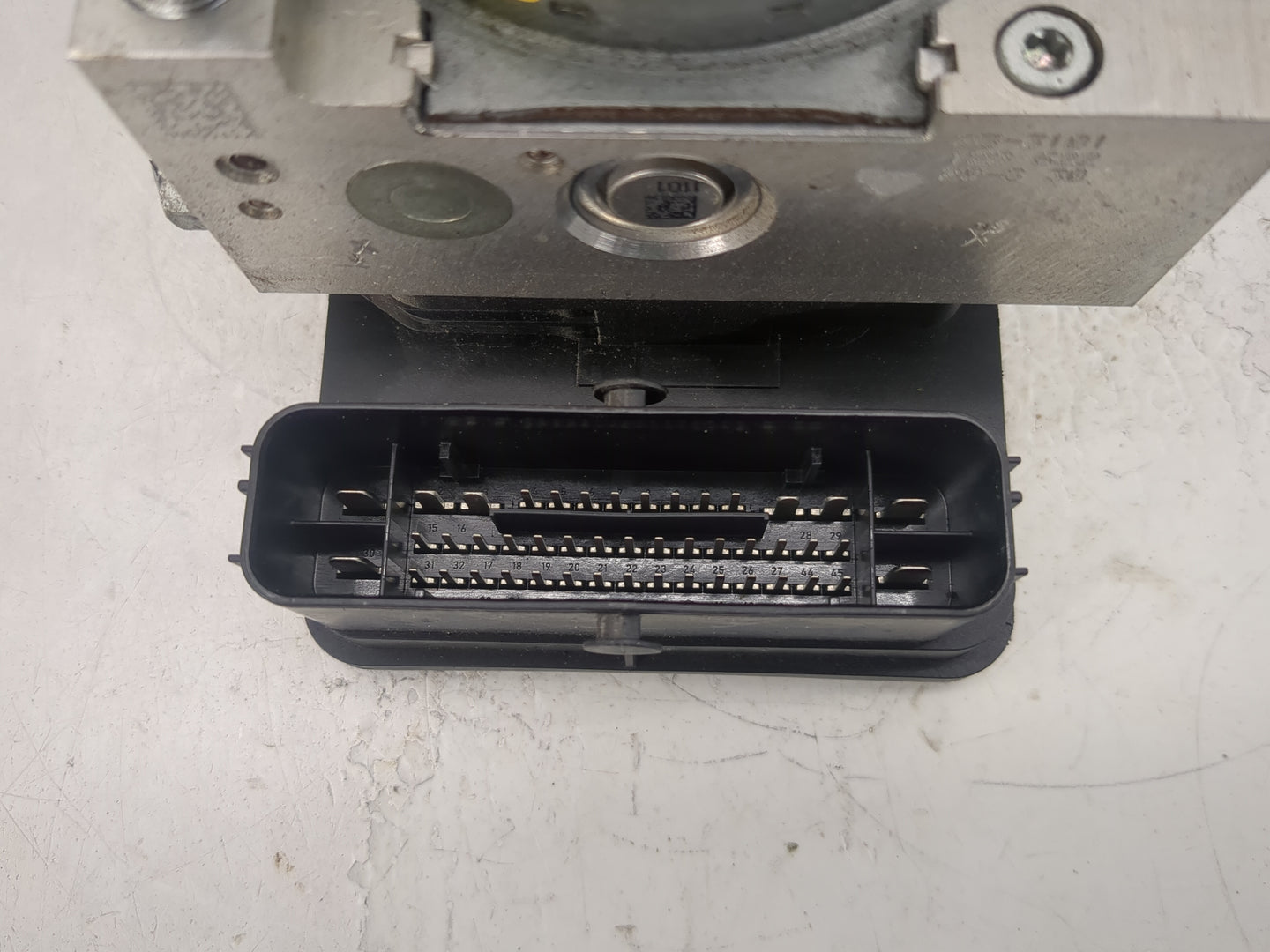 2019 Honda Odyssey ABS Pump Control Module Replacement P/N:57110THR A040M1 Fits OEM Used Auto Parts - Oemusedautoparts1.com