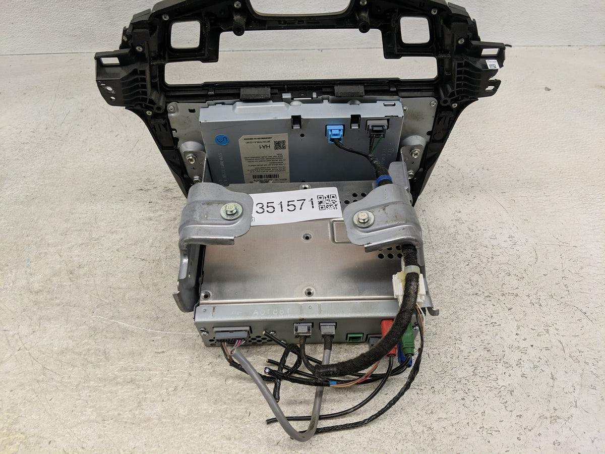2018-2019 Honda Odyssey Radio AM FM Cd Player Receiver Replacement P/N:39540-THR-A121-M1 Fits Fits 2018 2019 OEM Used Auto P