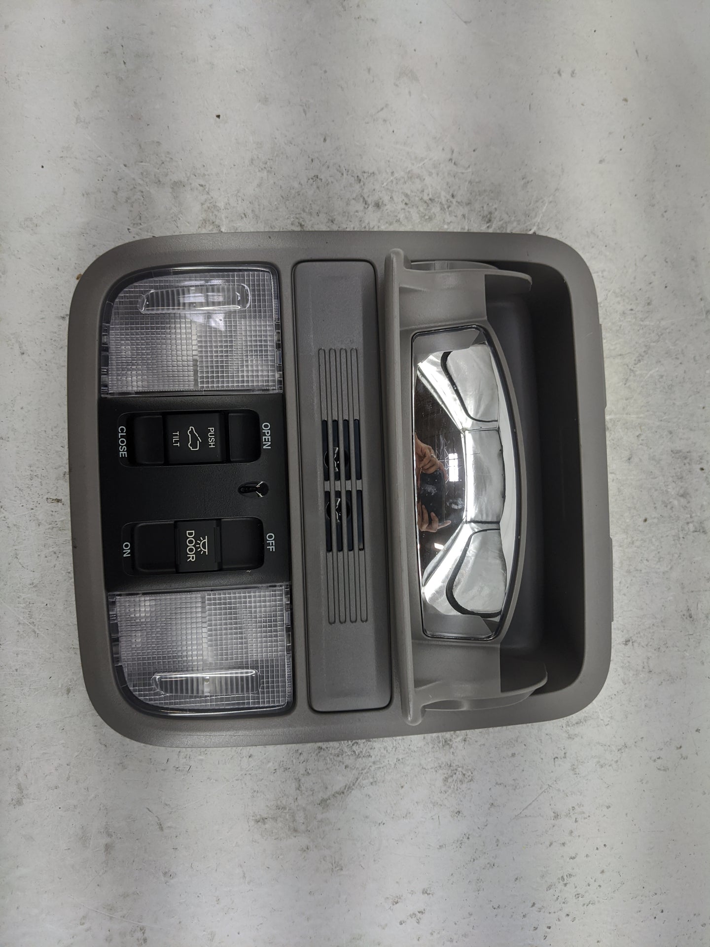 2019 Honda Odyssey Overhead Roof Console Gray - Oemusedautoparts1.com