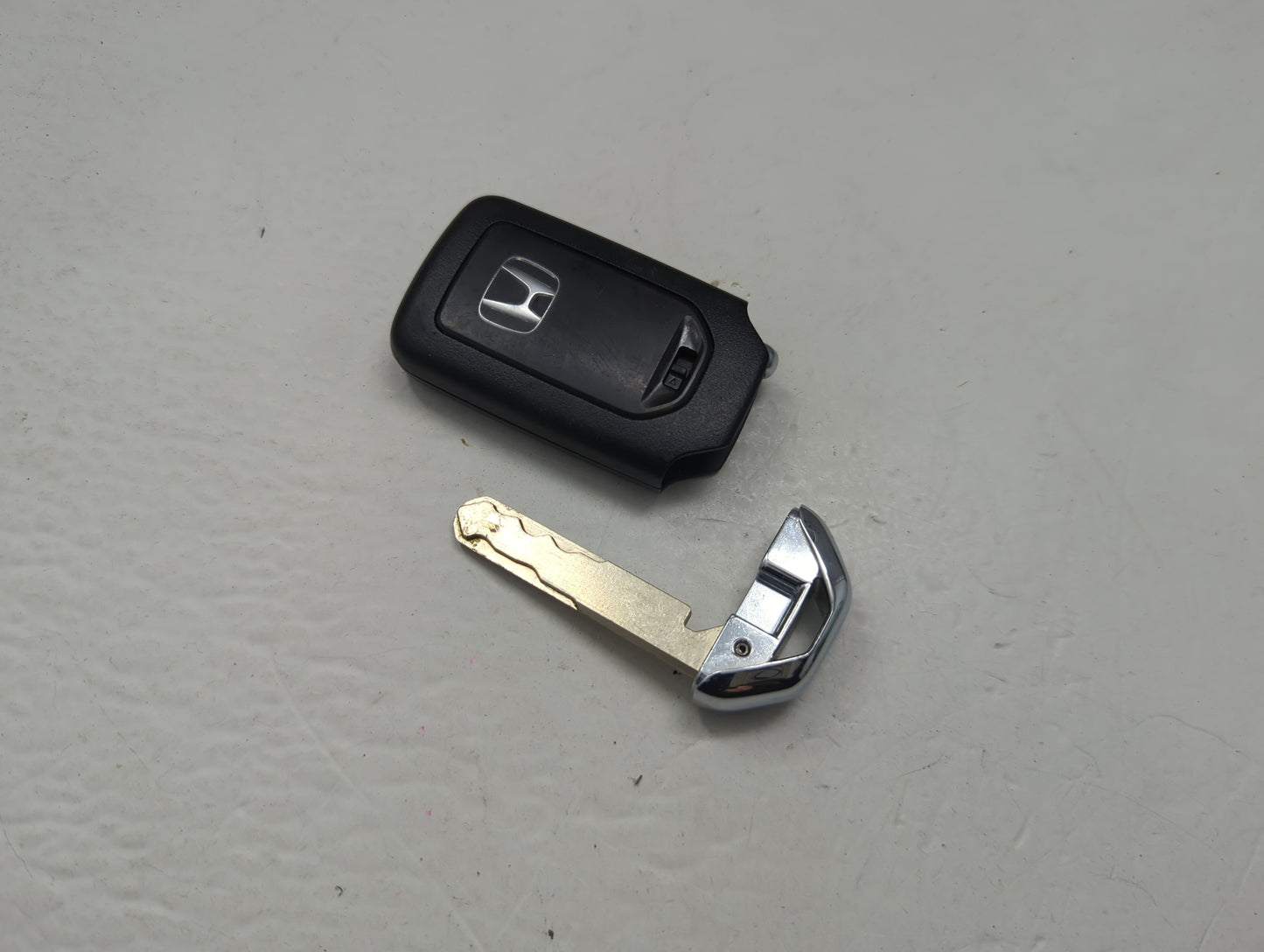 Honda Passport Keyless Entry Remote Fob KR5 V44 72147-TG7-A92 5 buttons - Oemusedautoparts1.com