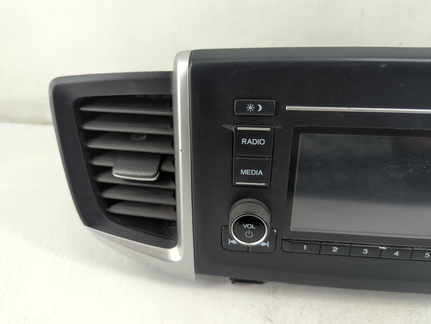 2016-2019 Honda Pilot Radio AM FM Cd Player Receiver Replacement P/N:39100-TG7-A12 Fits Fits 2016 2017 2018 2019 OEM Used Au