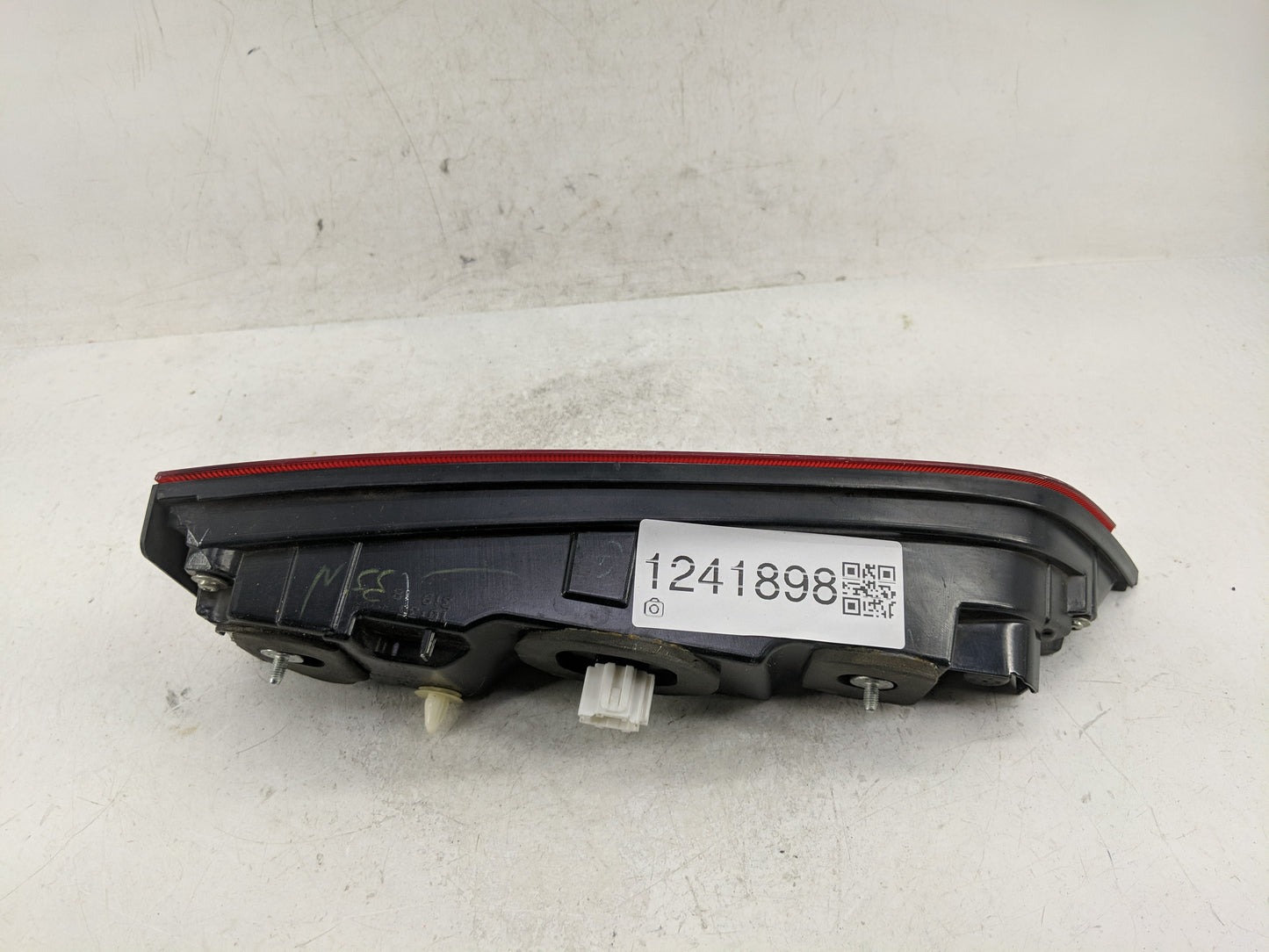 2019-2022 Honda Pilot Tail Light Assembly Passenger Right OEM Fits Fits 2019 2020 2021 2022 OEM Used Auto Parts - Oemusedaut