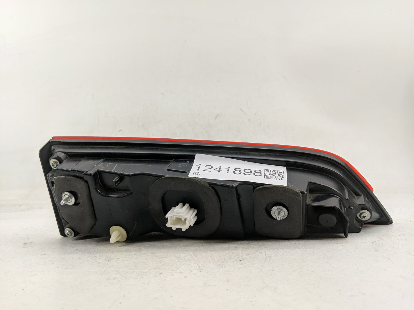 2019-2022 Honda Pilot Tail Light Assembly Passenger Right OEM Fits Fits 2019 2020 2021 2022 OEM Used Auto Parts - Oemusedaut
