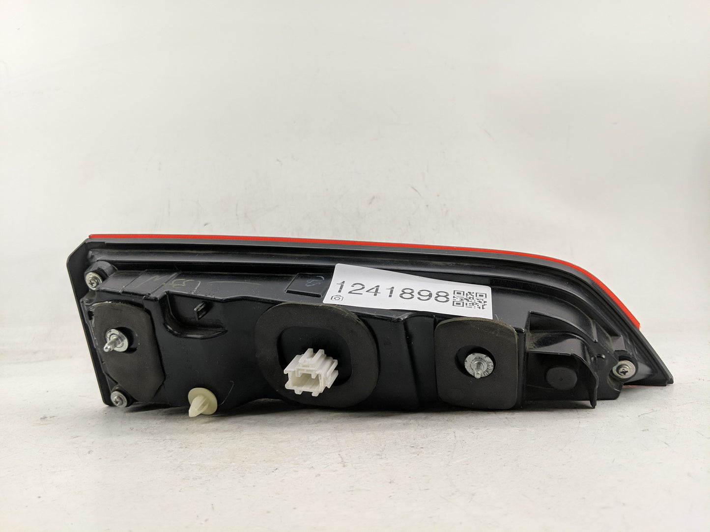2019-2022 Honda Pilot Tail Light Assembly Passenger Right OEM Fits Fits 2019 2020 2021 2022 OEM Used Auto Parts - Oemusedaut