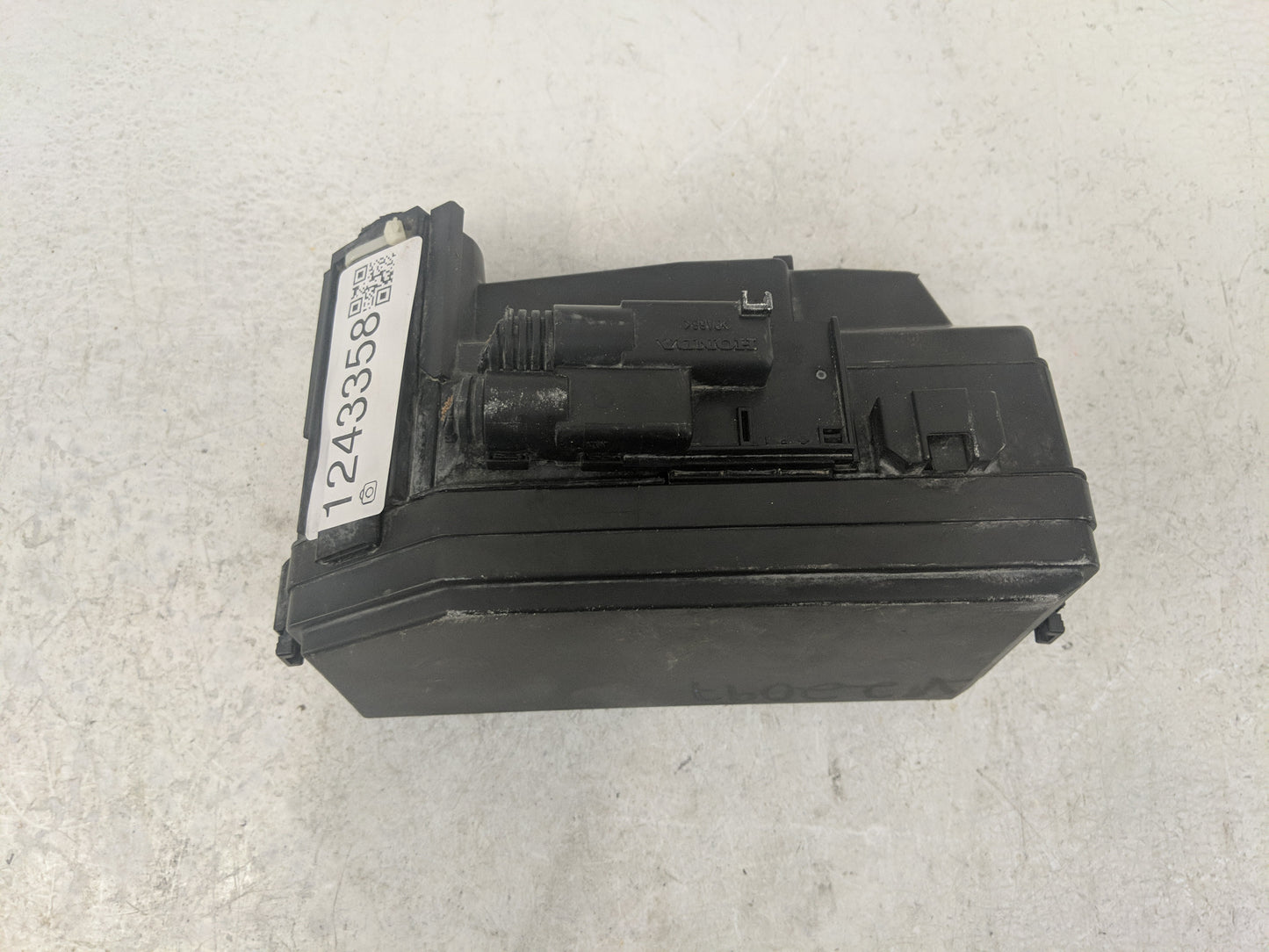 2019-2020 Honda Pilot Fusebox Fuse Box Panel Relay Module P/N:TG7 A010 A0 Fits Fits 2019 2020 OEM Used Auto Parts - Oemuseda