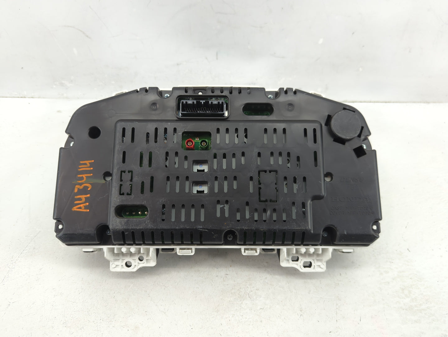 2019-2020 Honda Pilot Instrument Cluster Speedometer Gauges P/N:78100-TG7-AM10-M1 Fits Fits 2019 2020 OEM Used Auto Parts - 