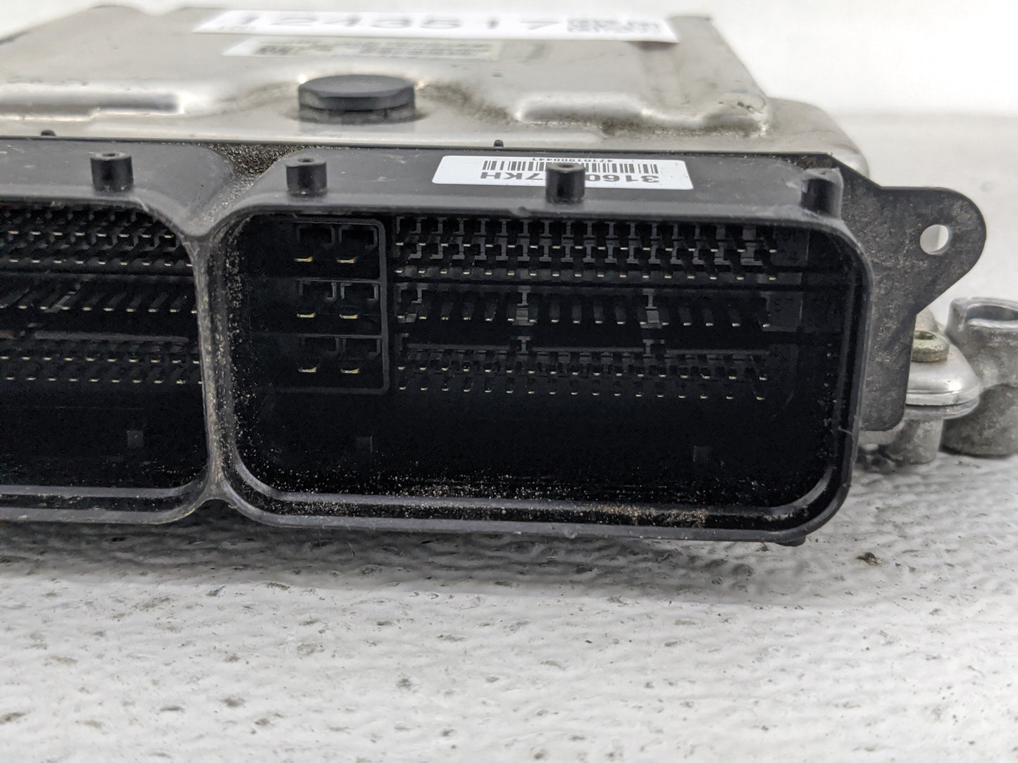 2018-2019 Hyundai Accent PCM Engine Control Computer ECU ECM PCU OEM P/N:39199-2BAC0 Fits Fits 2018 2019 OEM Used Auto Parts