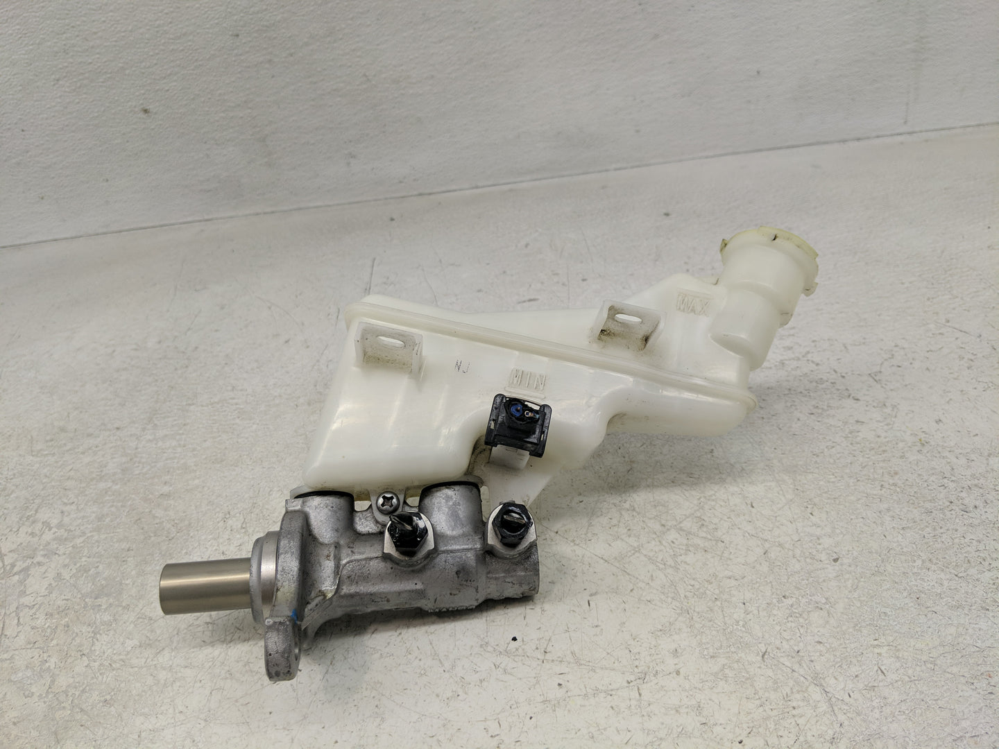 2018-2019 Hyundai Accent Brake Master Cylinder 1302368 - Oemusedautoparts1.com