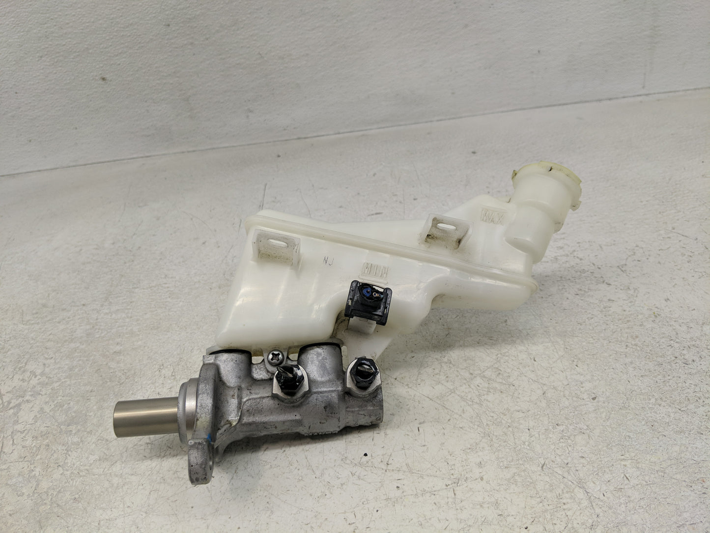 2018-2019 Hyundai Accent Brake Master Cylinder 1302368 - Oemusedautoparts1.com