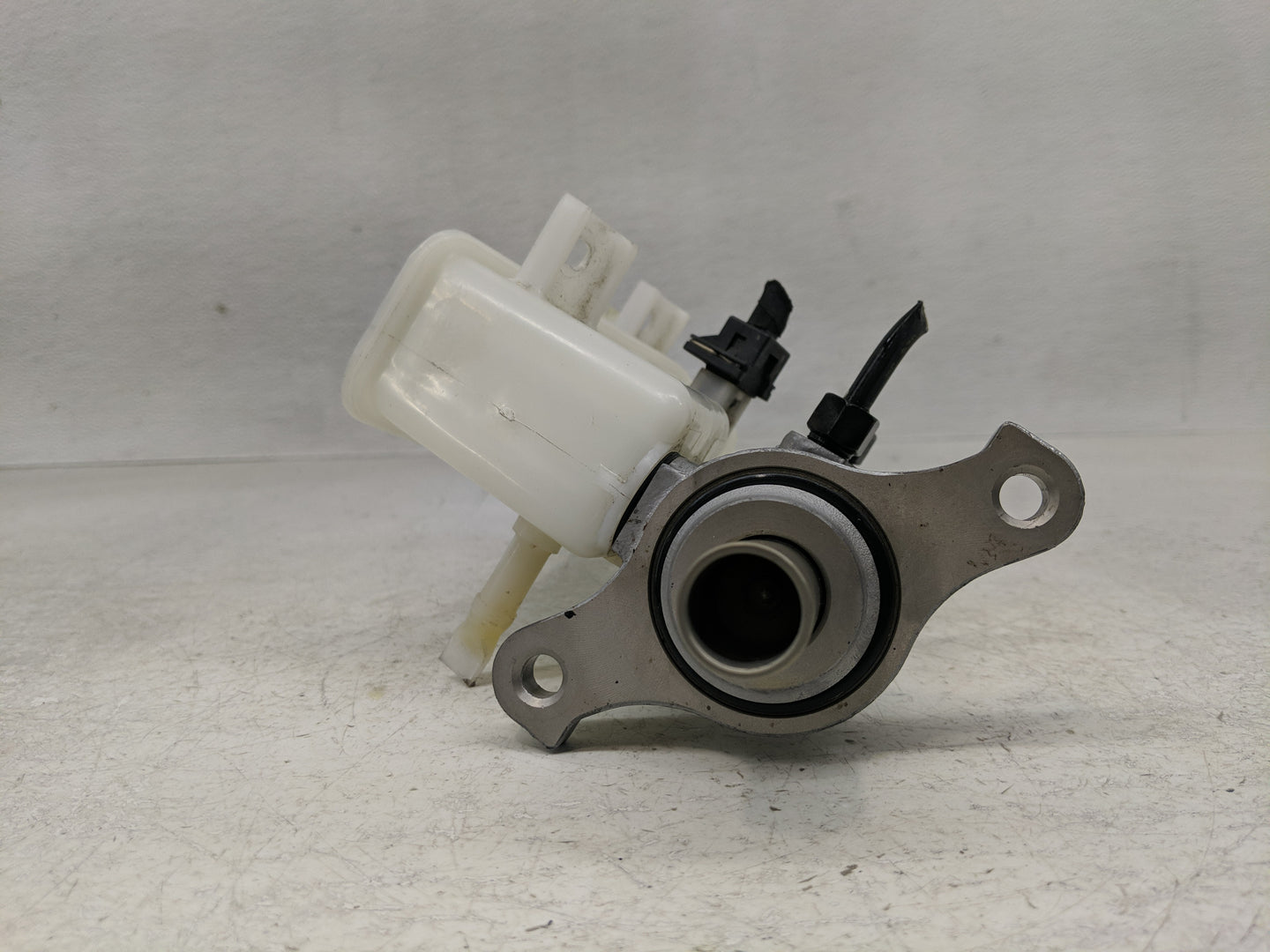 2018-2019 Hyundai Accent Brake Master Cylinder 1302368 - Oemusedautoparts1.com