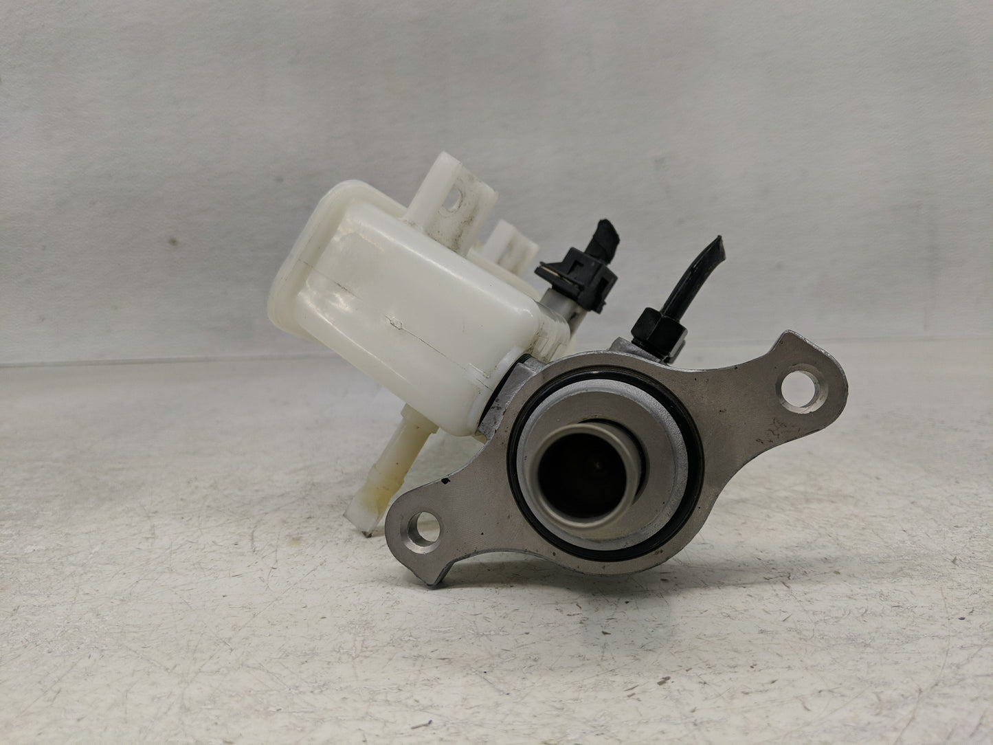 2018-2019 Hyundai Accent Brake Master Cylinder 1302368 - Oemusedautoparts1.com