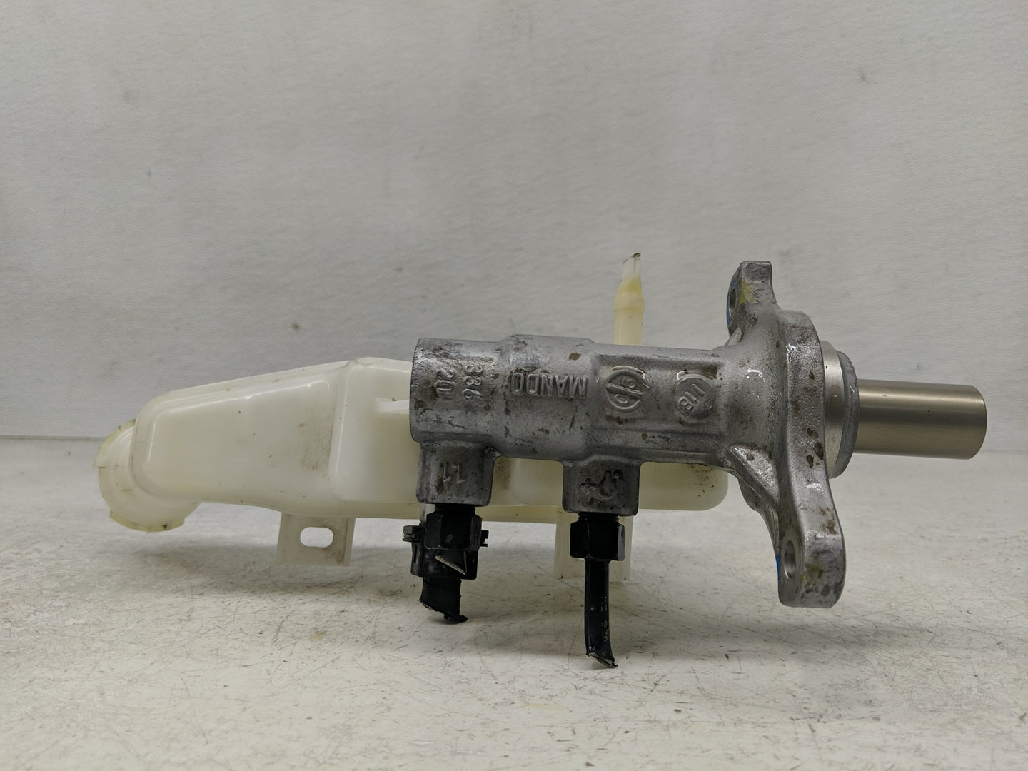 2018-2019 Hyundai Accent Brake Master Cylinder 1302368 - Oemusedautoparts1.com