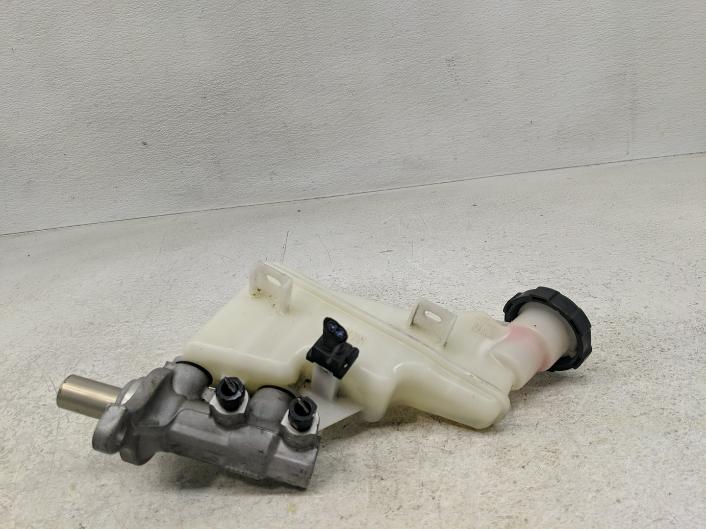 2018-2019 Hyundai Accent Brake Master Cylinder 1302372 - Oemusedautoparts1.com