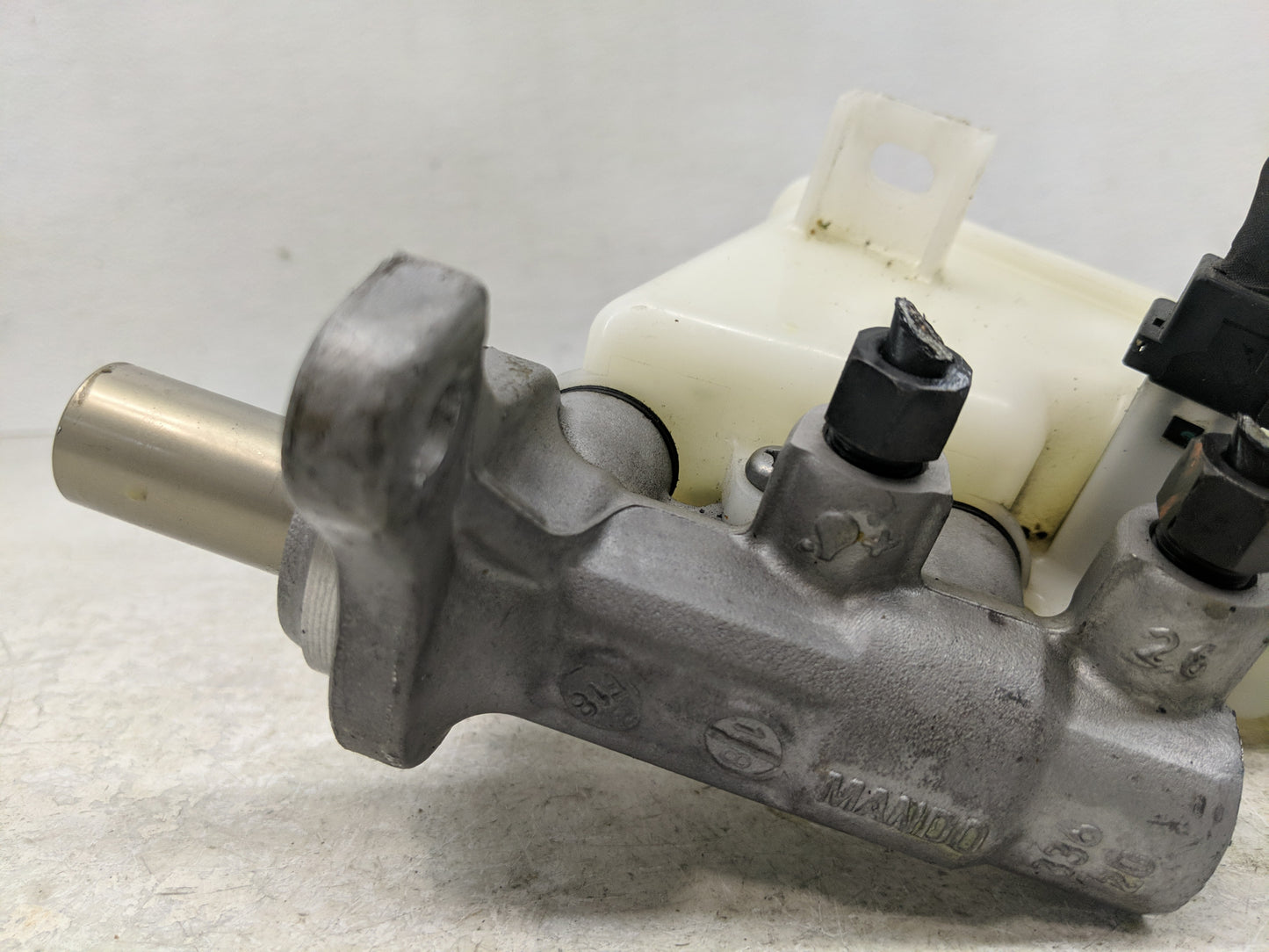 2018-2019 Hyundai Accent Brake Master Cylinder 1302372 - Oemusedautoparts1.com