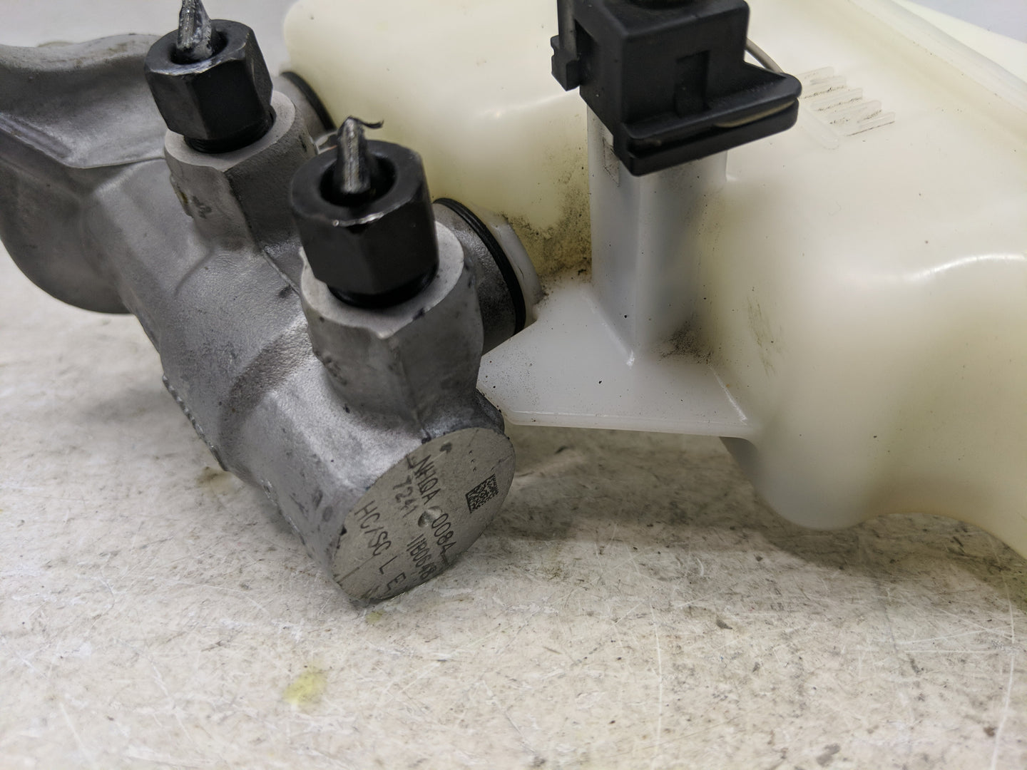 2018-2019 Hyundai Accent Brake Master Cylinder 1302372 - Oemusedautoparts1.com