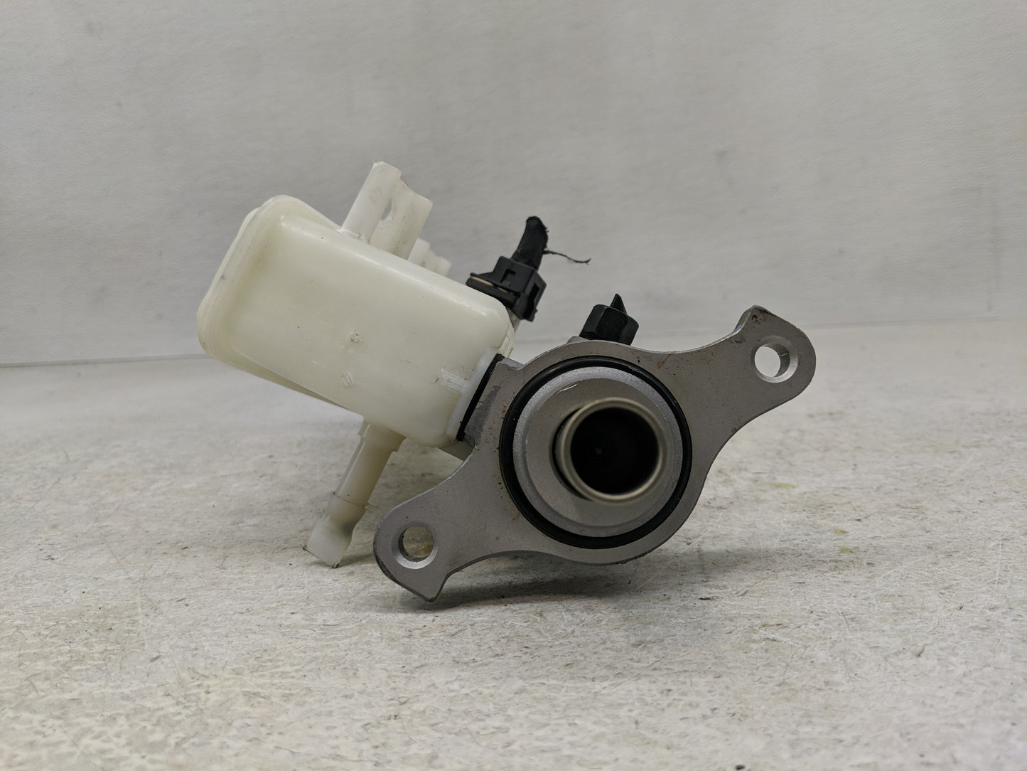 2018-2019 Hyundai Accent Brake Master Cylinder 1302372 - Oemusedautoparts1.com