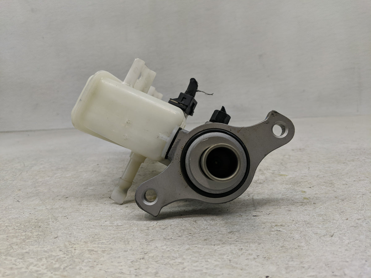2018-2019 Hyundai Accent Brake Master Cylinder 1302372 - Oemusedautoparts1.com