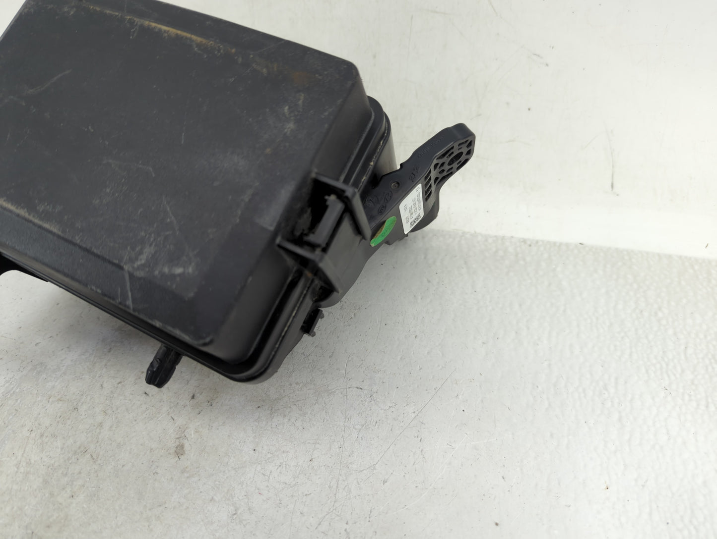 2018-2019 Hyundai Accent Fusebox Fuse Box Panel Relay Module P/N:P077Y4Y4 Fits Fits 2018 2019 OEM Used Auto Parts - Oemuseda