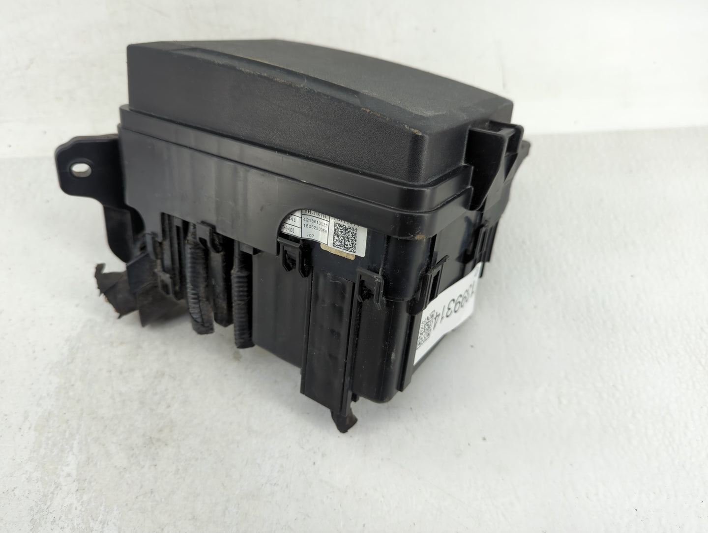 2018-2019 Hyundai Accent Fusebox Fuse Box Panel Relay Module P/N:P077Y4Y4 Fits Fits 2018 2019 OEM Used Auto Parts - Oemuseda