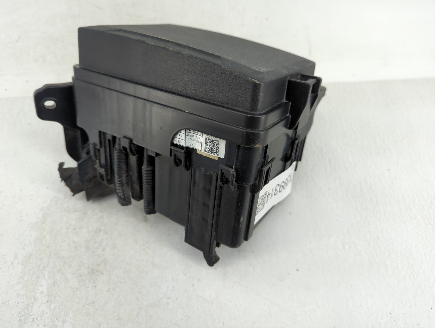 2018-2019 Hyundai Accent Fusebox Fuse Box Panel Relay Module P/N:P077Y4Y4 Fits Fits 2018 2019 OEM Used Auto Parts - Oemuseda